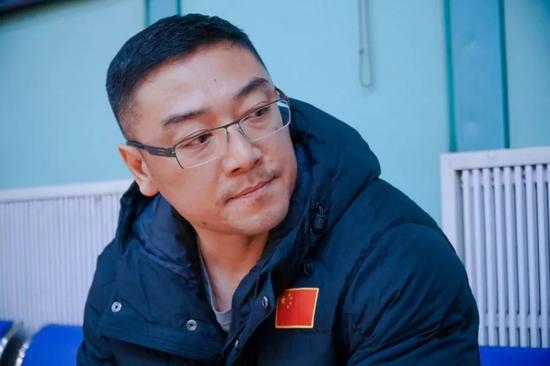 刻苦训练篮球时如何避免受伤的建议_0